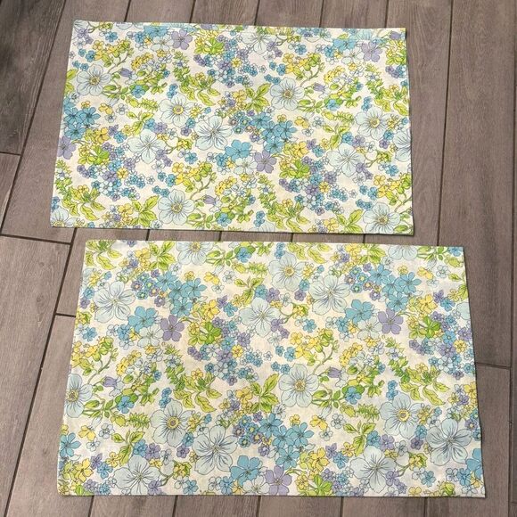 2 Vintage Grants Home Muslin Blue Green Floral Standard Pillowcases 60s - Picture 1 of 5